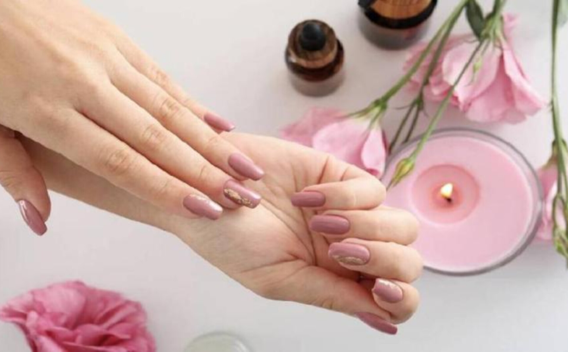 آموزش تخصصی تمام لاین‌های کاشت و طراحی ناخن با تخفیف گروهی در سالن بانو نگین فرازمند اشرفی اصفهانی