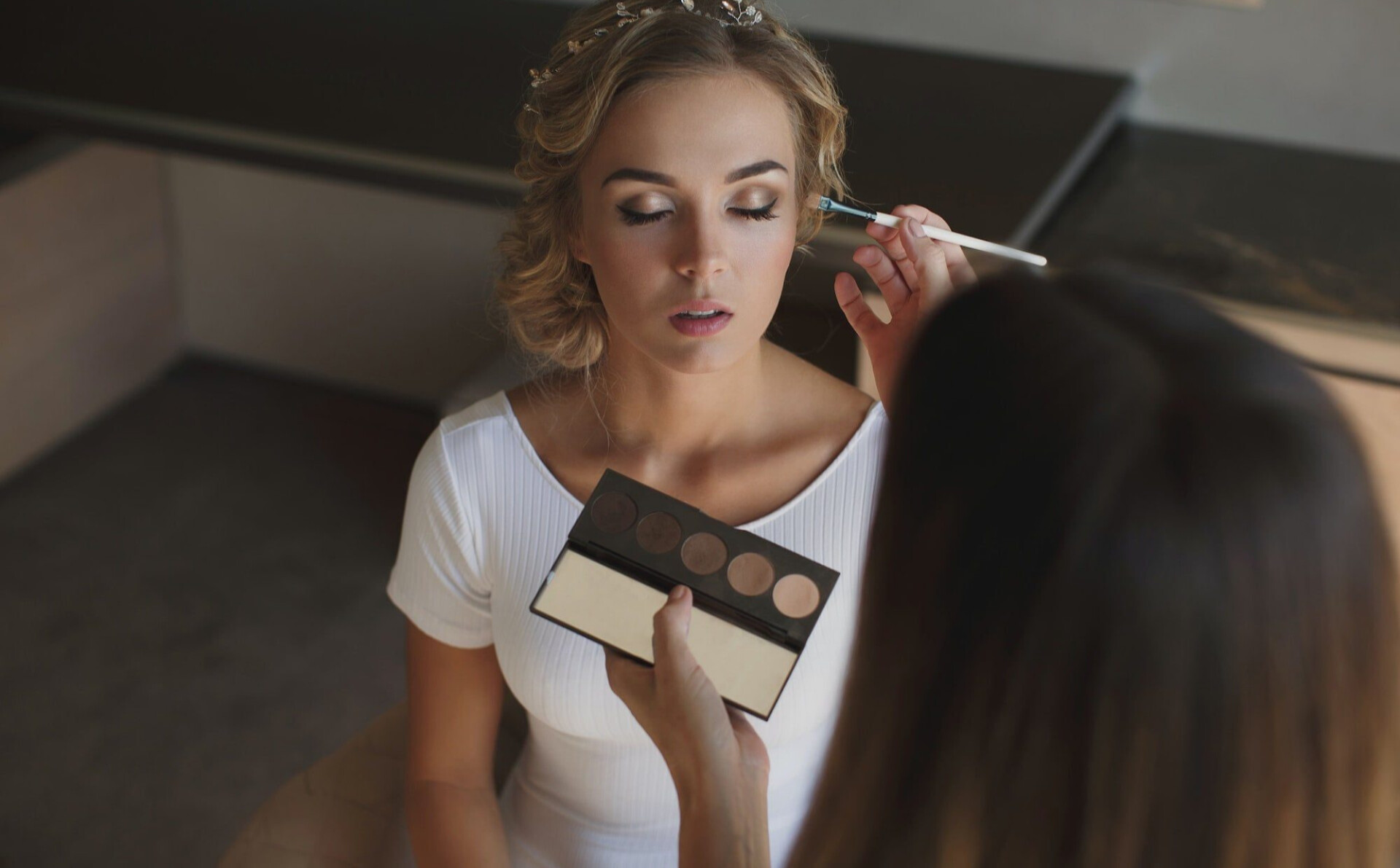 میکاپ عقد و نامزدی شیک و بادوام با تخفیف ویژه | خدمات تخصصی مصی رسام در میدان جهاد تهران