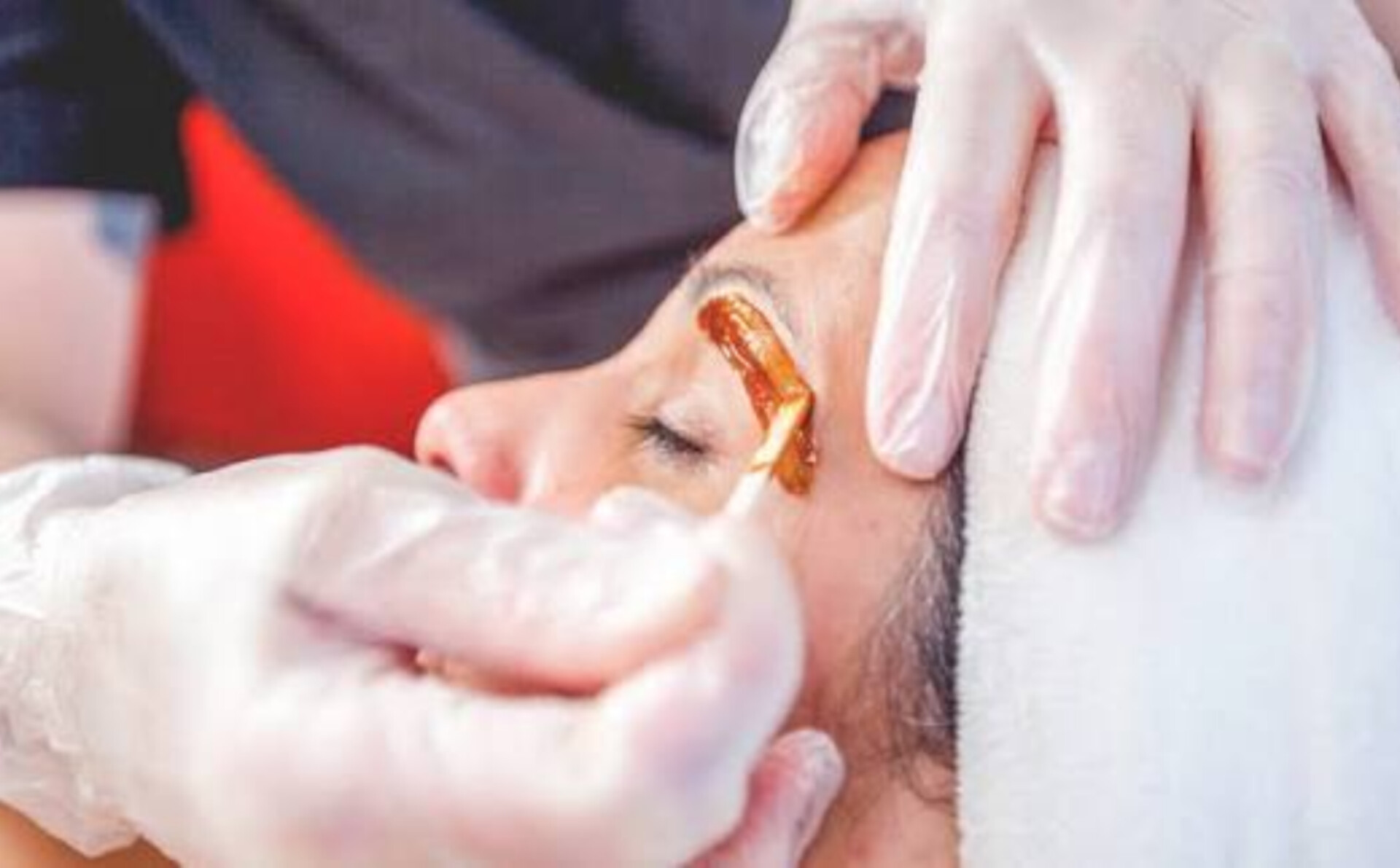 وکس صورت بانوان در سالن آرایشی آزالیا تهرانپارس با تخفیف گروهی زیبابن