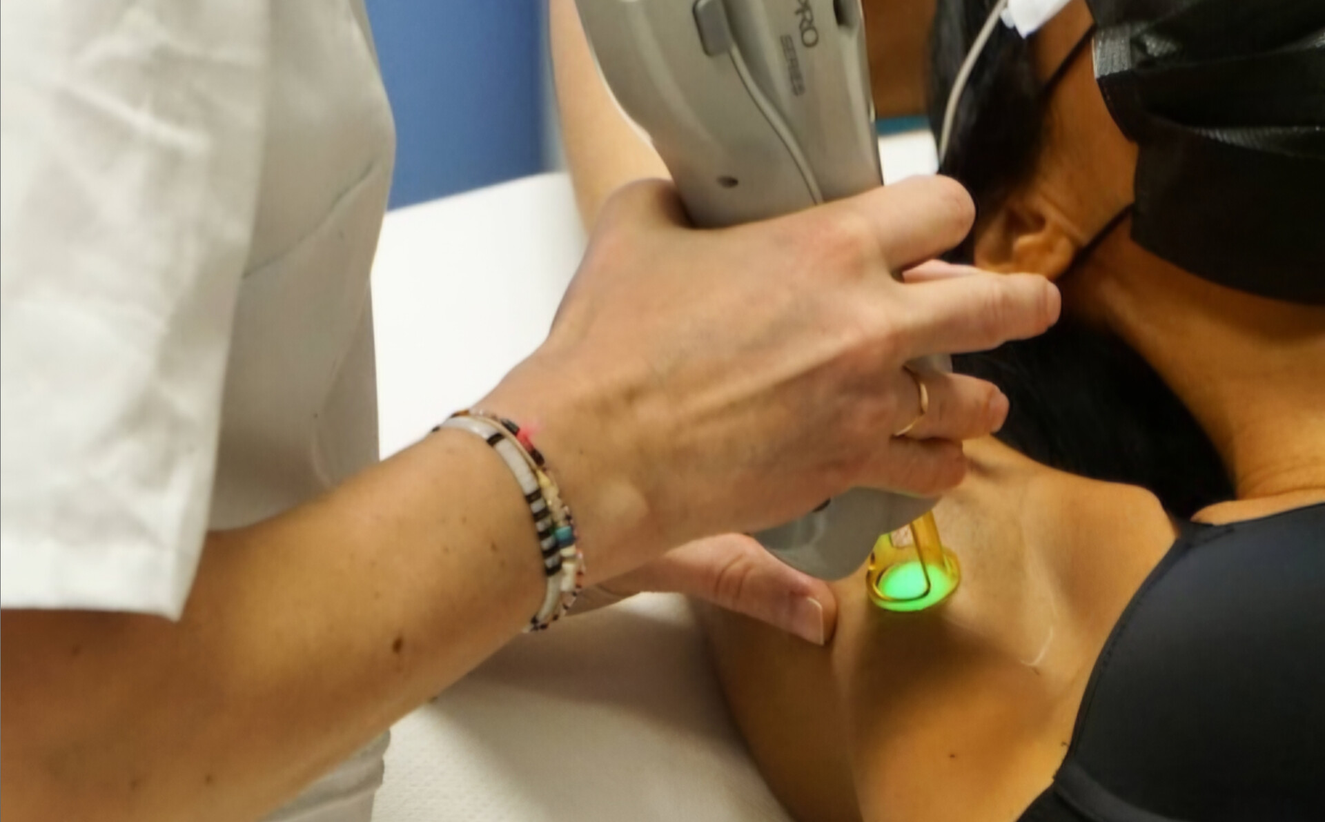 لیزر مو زائد زیر بغل بانوان با دستگاه الکساندرایت آلمانی Sano | تخفیف ویژه زیبا بن در اندرزگو تهران